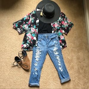 American Eagle Artist Crop Distressed Capris 🦅